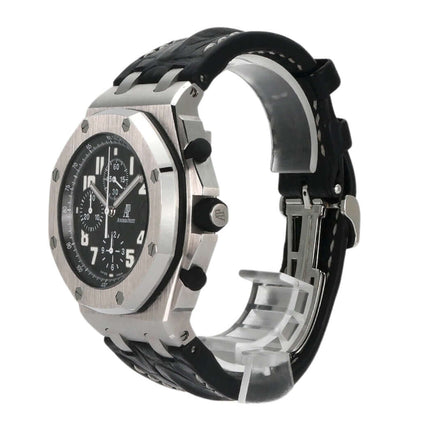 Audemars Piguet Royal Oak Offshore Herrenuhr mit poliertem Edelstahlgehäuse und schwarzem Lederarmband, Seitenansicht