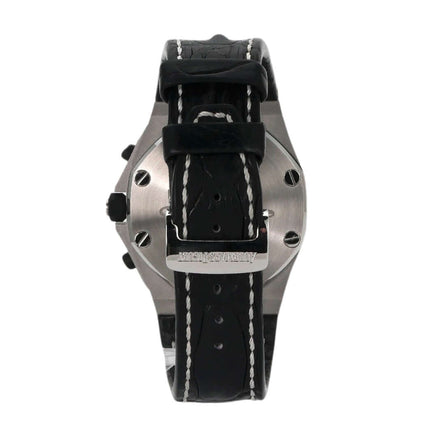 Rückansicht der Audemars Piguet Royal Oak Offshore Uhr mit schwarzem Lederarmband und Edelstahl-Gehäuse.