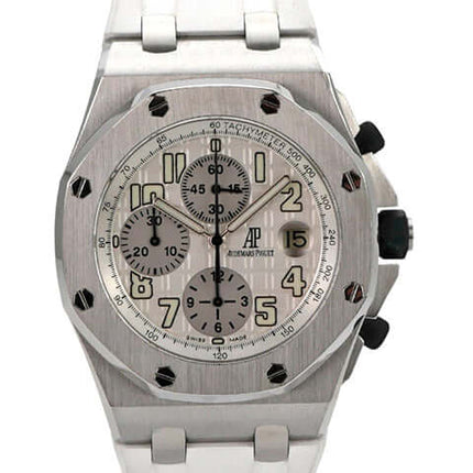 Audemars Piguet Royal Oak Offshore 26020ST, Edelstahl, 42 mm, silbernes Zifferblatt, weißes Kautschukband, Tachymeter.