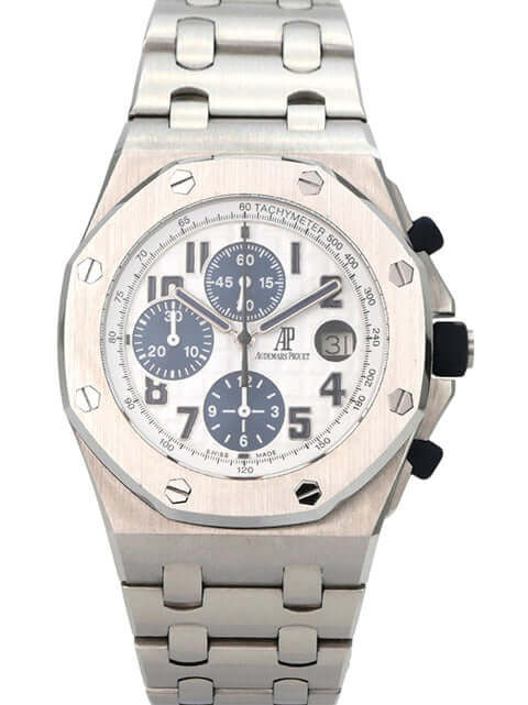 Audemars Piguet Royal Oak Offshore 26020ST.OO.D020IN.01.A mit Edelstahlgehäuse, weißem Zifferblatt und blauen Ziffern.