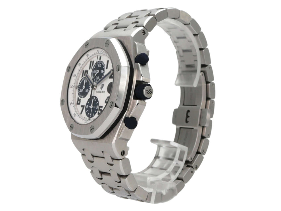 Audemars Piguet Royal Oak Offshore 26020ST.OO.D020IN.01.A Uhr mit Edelstahlgehäuse und weißem Zifferblatt.