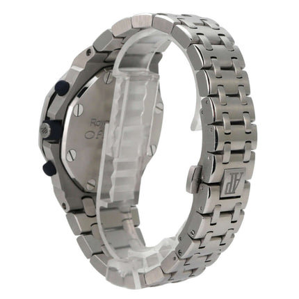 Audemars Piguet Royal Oak Offshore 26020ST.OO.D020IN.01.A seitliche Ansicht mit Edelstahlarmband