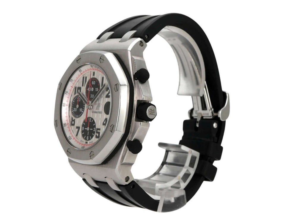 Audemars Piguet Royal Oak Offshore Chronograph Panda 26170ST.OO.D101CR.02 mit schwarzem Kautschukband und silberfarbenem Zifferblatt.