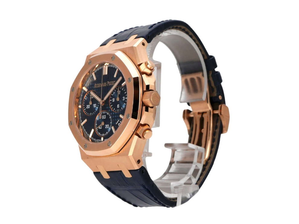 Audemars Piguet Royal Oak Chronograph 26240OR.OO.D315CR.02 mit Roségold-Gehäuse und blauem Lederband.