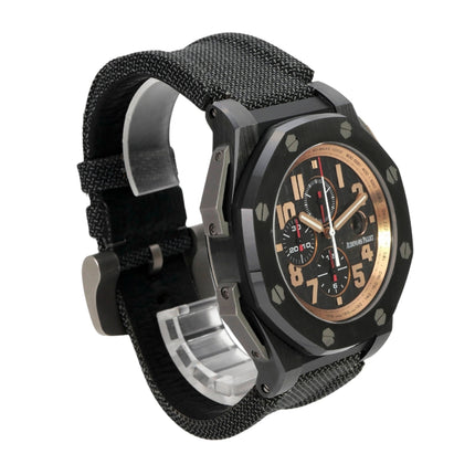 Audemars Piguet Royal Oak Offshore Chronograph Legacy 26378IO.OO.A001KE.01 auf schwarzem Lederband mit Keramikgehäuse.