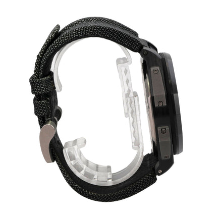 Audemars Piguet Royal Oak Offshore Chronograph Legacy 26378IO.OO.A001KE.01 seitliche Ansicht mit schwarzem Lederband und Keramikgehäuse.