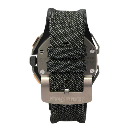 Audemars Piguet Royal Oak Offshore Chronograph Legacy 26378IO.OO.A001KE.01 Rückansicht mit schwarzem Band und Dornschließe.