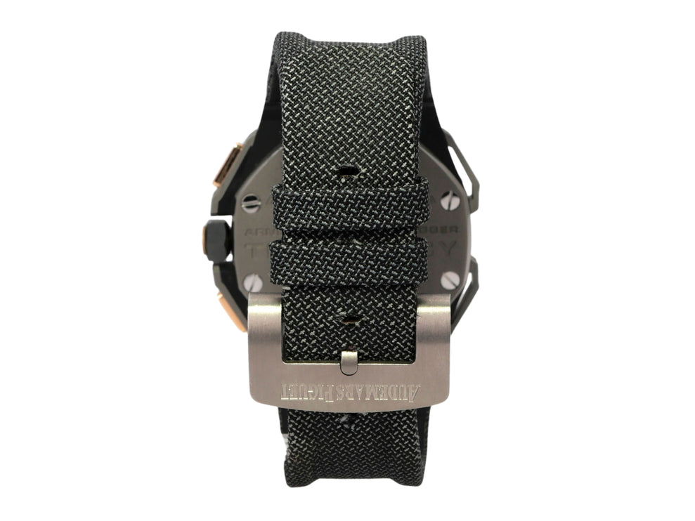 Audemars Piguet Royal Oak Offshore Chronograph Legacy 26378IO.OO.A001KE.01 Rückansicht mit schwarzem Band und Dornschließe.