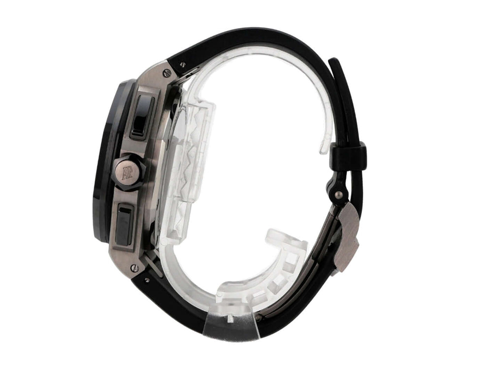 Audemars Piguet Royal Oak Offshore 26387IO.OO.D002CA.01 seitliche Ansicht mit Titan-Gehäuse und schwarzem Kautschukband.