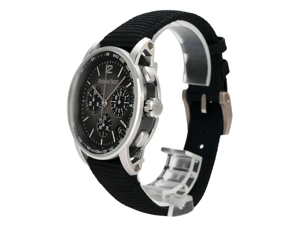 Audemars Piguet Code 11.59 Chronograph 26393NB.OO.A002KB.01 mit schwarzem Zifferblatt und gummiertem Armband.