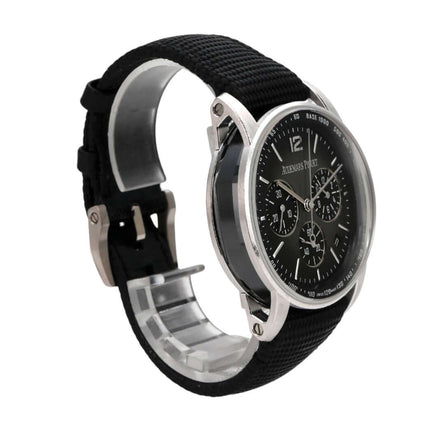 Audemars Piguet Code 11.59 Chronograph 26393NB.OO.A002KB.01 mit schwarzem Armband und schwarzem Zifferblatt.