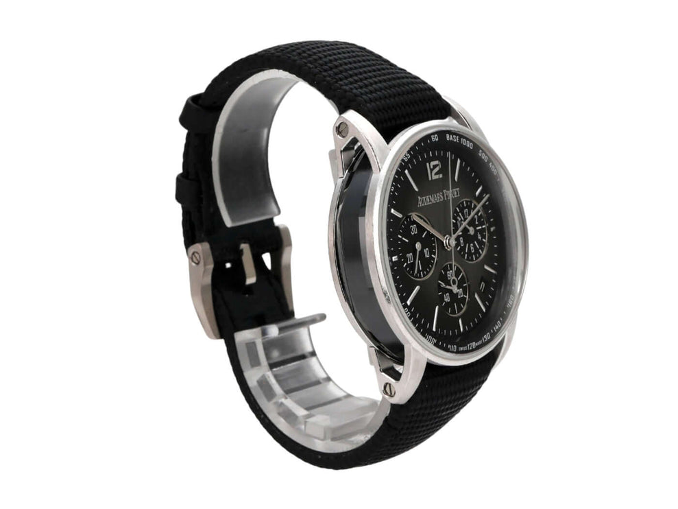 Audemars Piguet Code 11.59 Chronograph 26393NB.OO.A002KB.01 mit schwarzem Armband und schwarzem Zifferblatt.