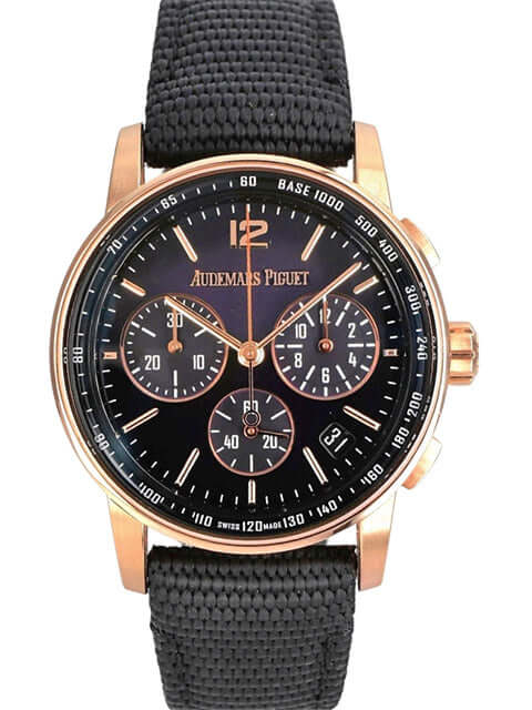 Audemars Piguet Code 11.59 Chronograph 26393OR.OO.A616CR.01 mit schwarzem Armband und violettem Zifferblatt.