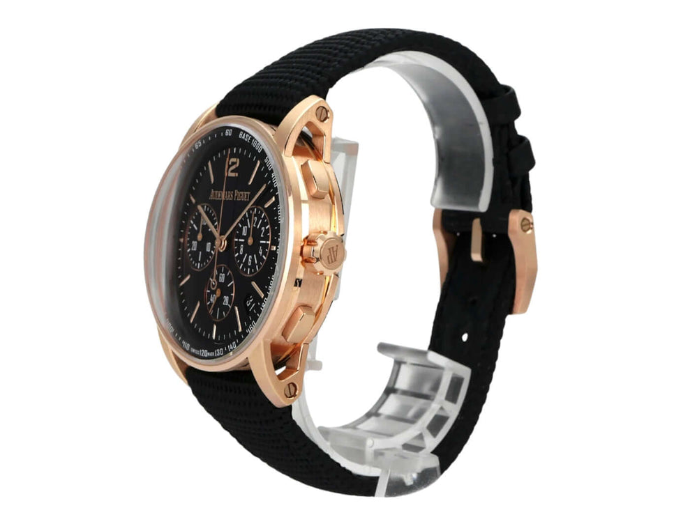 Audemars Piguet Code 11.59 Chronograph 26393OR.OO.A616CR.01 mit schwarzem gummierten Armband und roségoldenen Gehäuse.