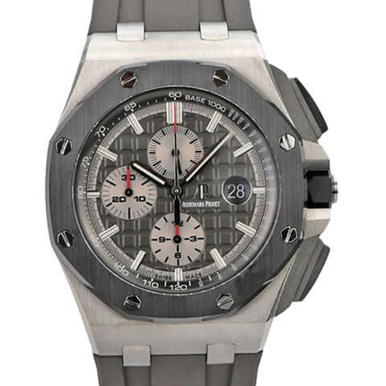 Audemars Piguet Royal Oak Offshore Chronograph 26400IO.OO.A004CA.01 auf grauem Kautschukarmband mit Titan-Elementen.