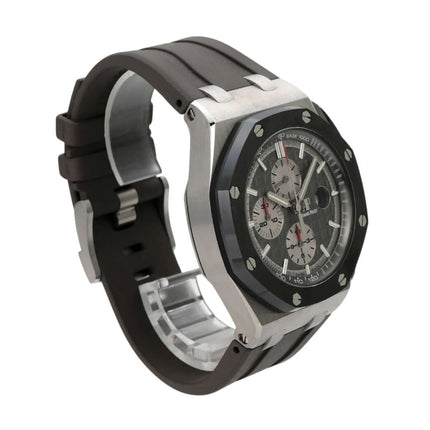 Audemars Piguet Royal Oak Offshore Chronograph 26400IO.OO.A004CA.01 mit grauem Kautschuk Armband und Titan-Gehäuse.