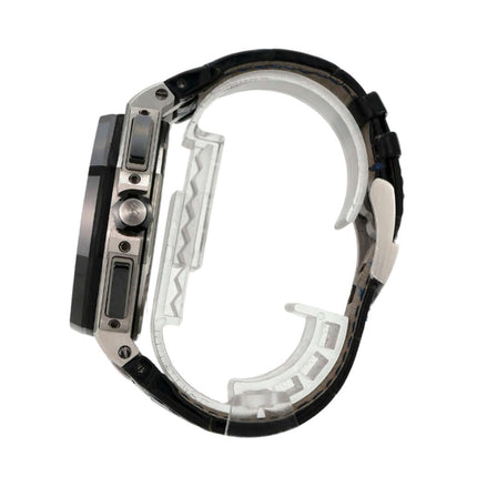 Audemars Piguet Royal Oak Offshore Platin 26401PO.OO.A018CR.01 seitlich mit schwarzem Kautschukband und Keramiklünette.