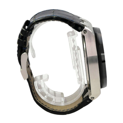 Audemars Piguet Royal Oak Offshore Platin 26401PO.OO.A018CR.01 Seitensicht auf das elegante Platin-Gehäuse mit Lederband.