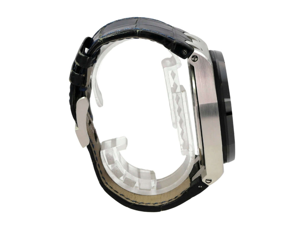 Audemars Piguet Royal Oak Offshore Platin 26401PO.OO.A018CR.01 Seitensicht auf das elegante Platin-Gehäuse mit Lederband.