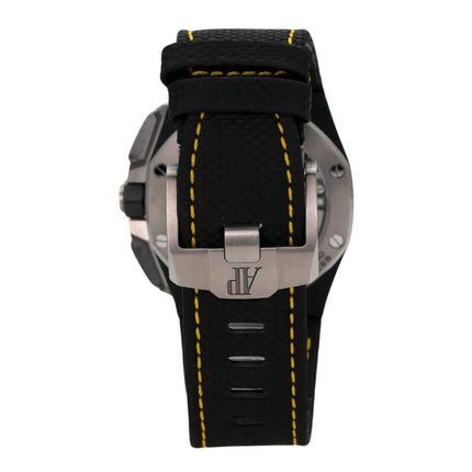 Audemars Piguet Royal Oak Offshore Chronograph 26420CE.OO.A005VE.01 Rückansicht mit schwarzem Kautschukband und gelben Nähten.