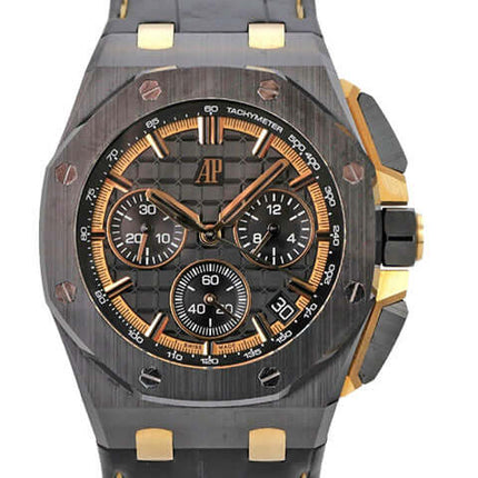 Audemars Piguet Royal Oak Offshore Chronograph 26420CE.OO.A127CR.01 mit Keramikgehäuse und Gelbgold-Details.