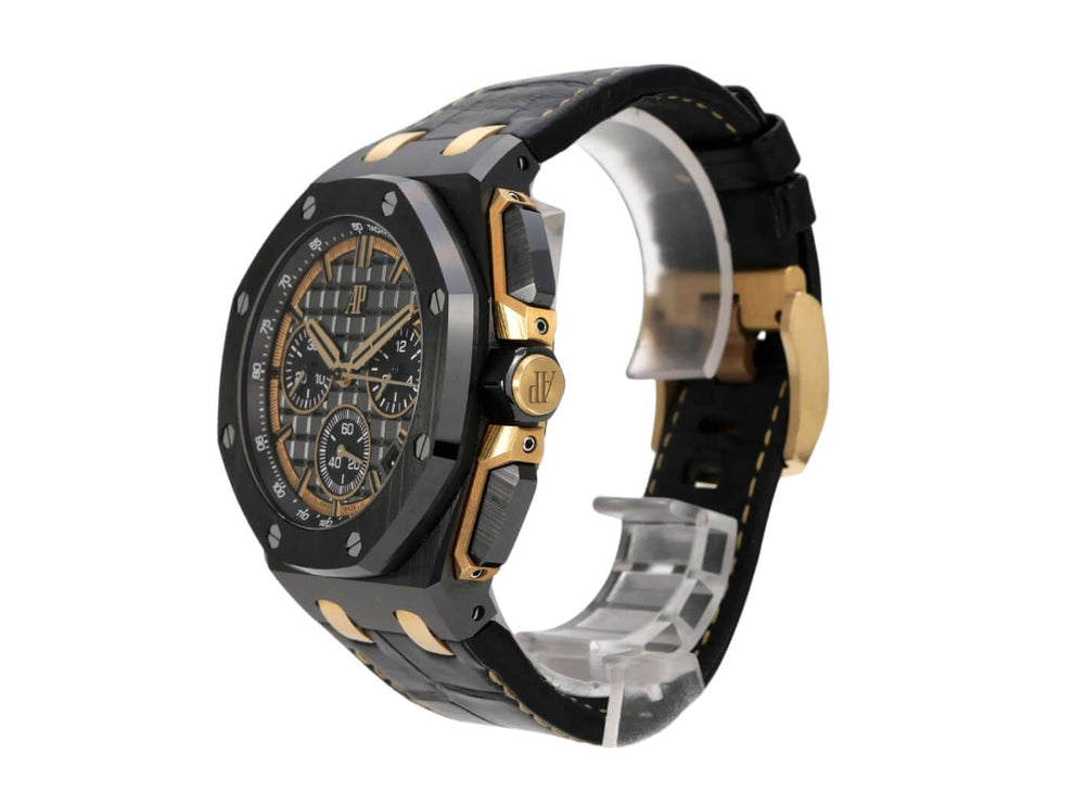 Audemars Piguet Royal Oak Offshore Chronograph 26420CE.OO.A127CR.01 Seitenansicht mit schwarzem Lederband und Keramikgehäuse