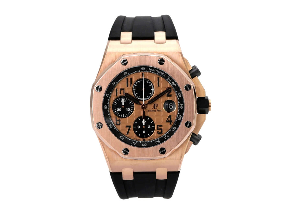 Audemars Piguet Royal Oak Offshore Rotgold 26470OR.OO.A002CR.01 auf einem schwarzen Kautschukband mit rosegoldfarbenem Zifferblatt.