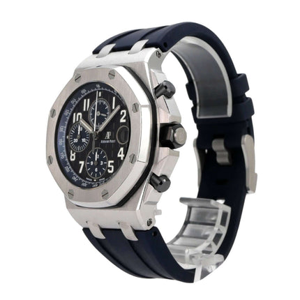 Audemars Piguet Royal Oak Offshore 26470ST.OO.A028CR.01 mit blauem Kautschukband und schwarzem Zifferblatt.
