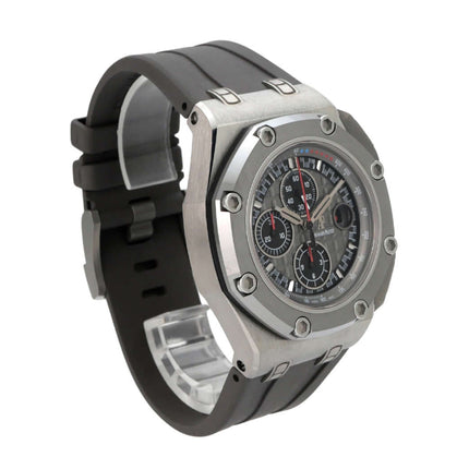 Audemars Piguet Royal Oak Offshore Chronograph Michael Schumacher 26568IM.OO.A004CA.01 mit grauem Kautschukband und Titan-Gehäuse.
