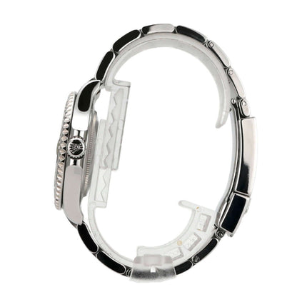 Seitenansicht der Rolex Yacht-Master 37 mit Edelstahl- und Platinarmband, betont die luxuriöse Verarbeitung.