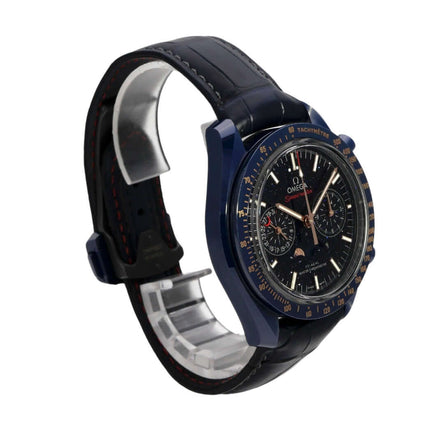 Omega Speedmaster Moonwatch Mondphase 304.93.44.52.03.002 mit blauem Gehäuse und Krokolederband