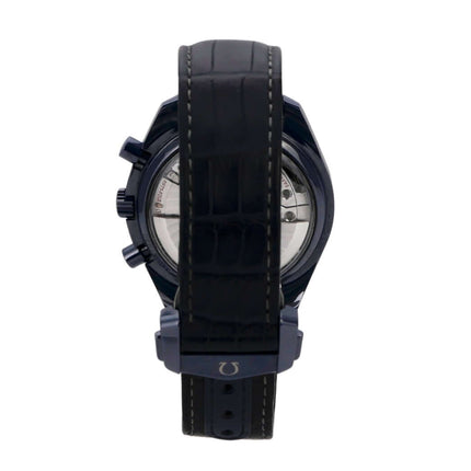 Omega Speedmaster Moonwatch Mondphase 304.93.44.52.03.002 mit schwarzem Krokolederband von hinten