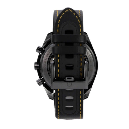 Omega Speedmaster Moonwatch Apollo 8 mit schwarzem Lederarmband und gelben Nähten, Rückansicht des Zeitmessers.