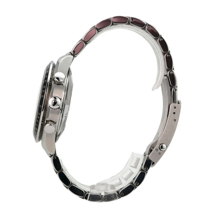 OMEGA Speedmaster Date Ref. 3210.50.00 seitliche Ansicht des eleganten Edelstahlarmbands und Gehäuses.