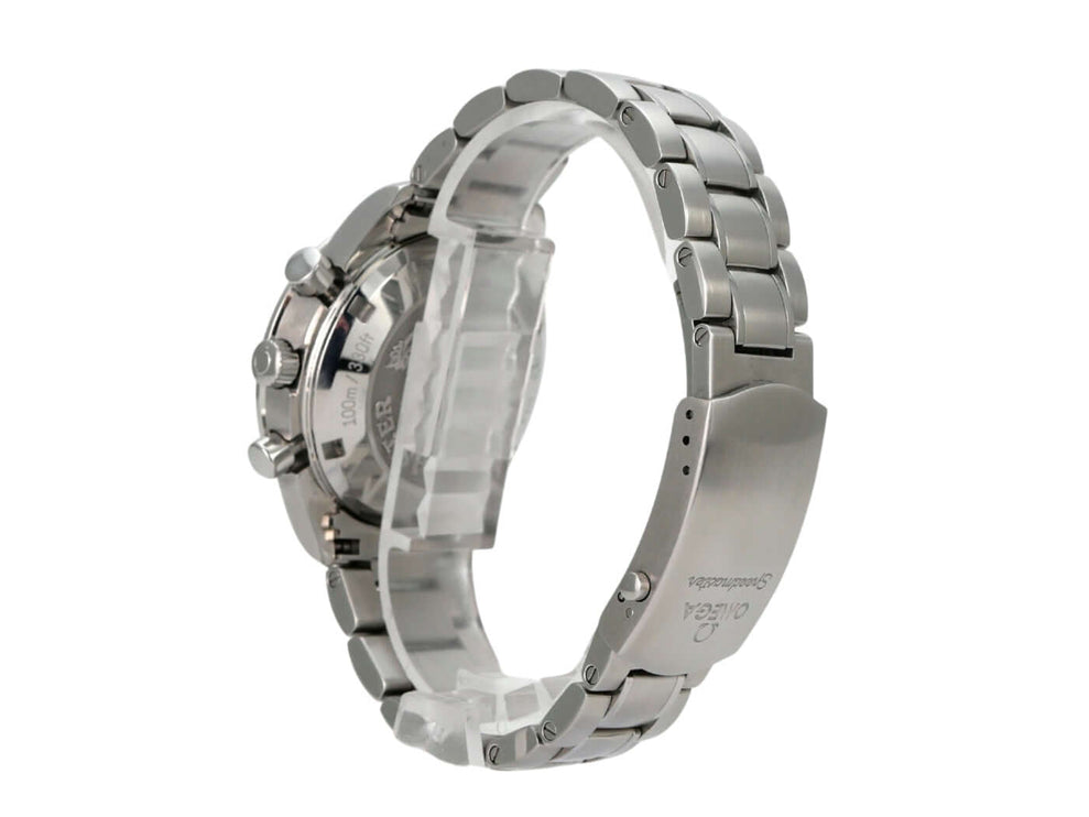 Details der OMEGA Speedmaster Racing 326.30.40.50.04.001 Uhr, Edelstahl-Armband und Gehäuse im Profil.