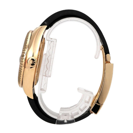 Rolex Sky-Dweller Gelbgold - Oysterflex 326238 Champagner mit schwarzem Oysterflex-Band und Gelbgoldgehäuse