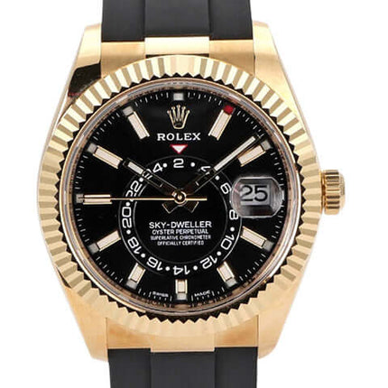 Rolex Sky-Dweller Gelbgold mit schwarzem Oysterflexband und schwarzem Zifferblatt, Ref. 326238, 42 mm Gehäuse.