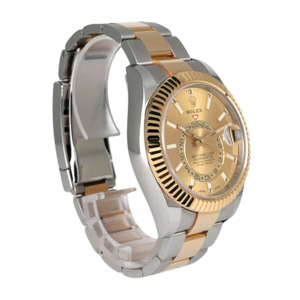 Rolex Sky-Dweller Edelstahl Gelbgold 326933 Champagner mit champagnerfarbenem Zifferblatt und Oyster-Armband.