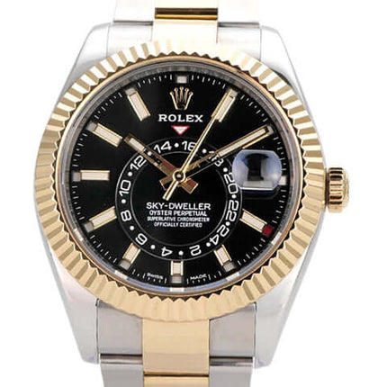 Rolex Sky-Dweller Edelstahl Gelbgold 326933 mit schwarzem Zifferblatt und Oyster-Armband, 42 mm Gehäuse.