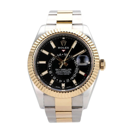 Rolex Sky-Dweller Edelstahl Gelbgold 326933 mit schwarzem Zifferblatt und drehbarer Lünette.