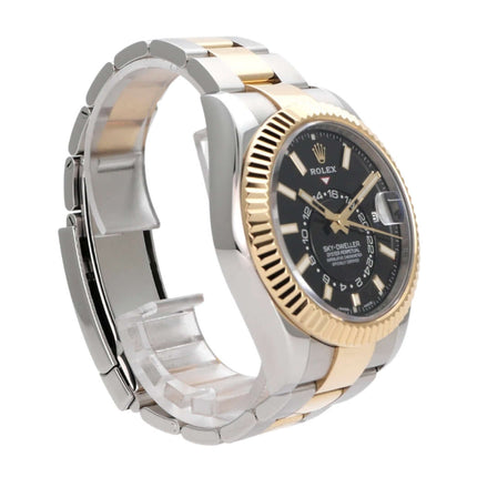 Rolex Sky-Dweller Edelstahl Gelbgold 326933 mit schwarzem Zifferblatt, 42mm Gehäuse und Oyster-Armband.