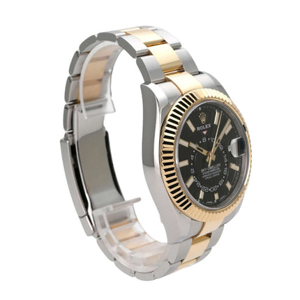 Rolex Sky-Dweller Edelstahl Gelbgold 326933 Schwarz mit schwarzem Zifferblatt und Oyster-Armband in Edelstahl/Gelbgold.