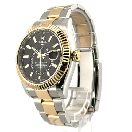 Rolex Sky-Dweller Edelstahl Gelbgold 326933 Schwarz mit Oyster-Armband und schwarzem Zifferblatt, Gehäusedurchmesser 42mm, aus 2021