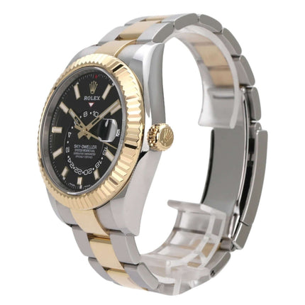 Rolex Sky-Dweller Edelstahl Gelbgold 326933 Schwarz mit schwarzem Zifferblatt und Oyster-Armband.