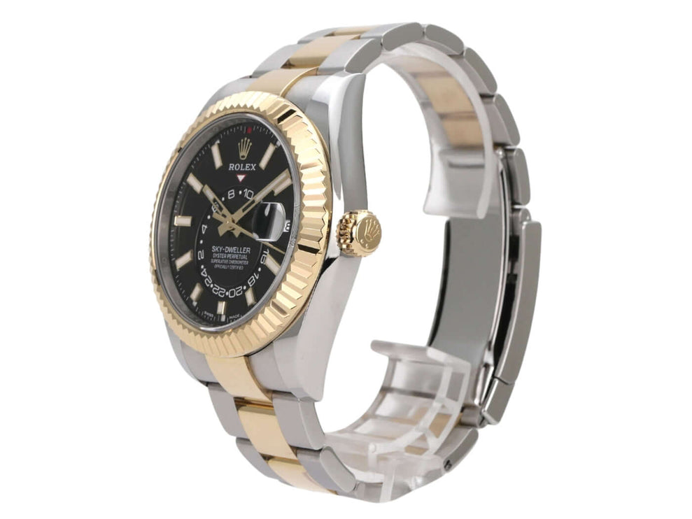 Rolex Sky-Dweller Edelstahl Gelbgold 326933 Schwarz mit schwarzem Zifferblatt und Oyster-Armband.