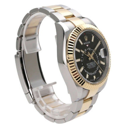 Rolex Sky-Dweller Edelstahl Gelbgold 326933 Schwarz mit schwarzem Zifferblatt und Oyster-Armband aus Edelstahl/Gelbgold.