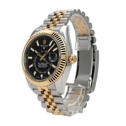 Rolex Sky-Dweller 326933 Schwarz Jubile-Band, Edelstahl / Gelbgold, schwarzes Zifferblatt, vintage Luxusuhr.