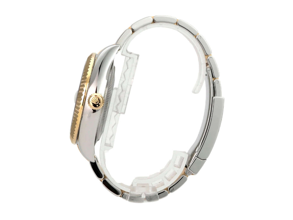 Rolex Sky-Dweller Edelstahl Gelbgold 326933 Weiß, Seitenansicht mit weißem Zifferblatt und Oyster-Armband