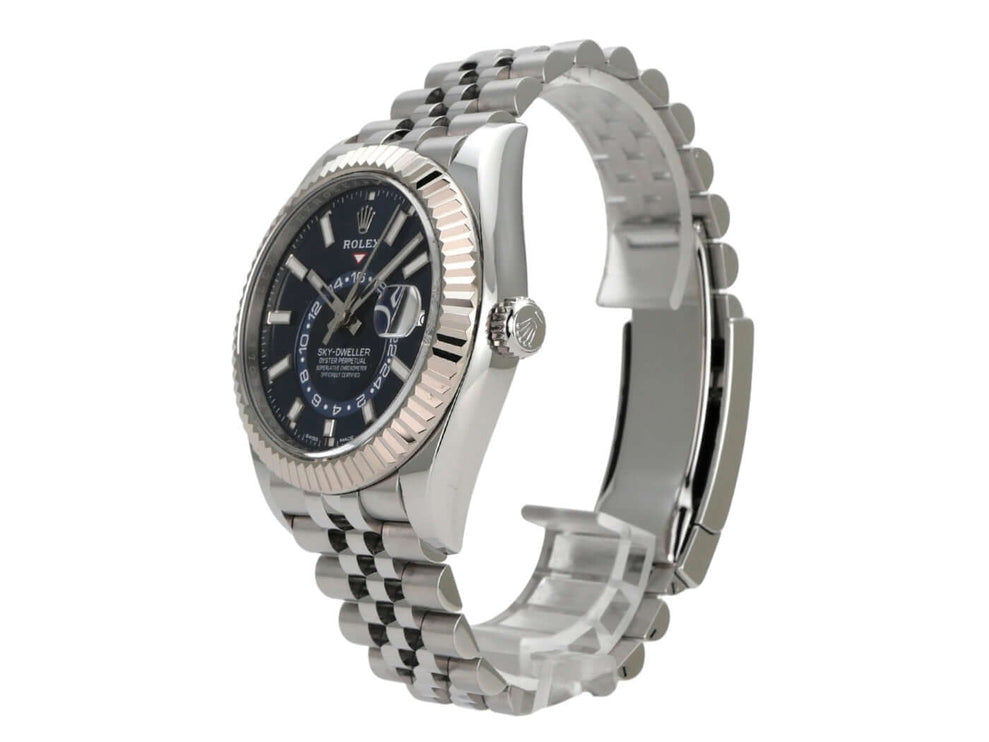 Rolex Sky-Dweller 326934 Edelstahl Weißgold Blau Jubile-Band im Detail mit blauem Zifferblatt.