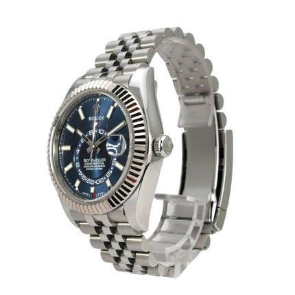 Rolex Sky-Dweller 326934 Edelstahl Weißgold Blau Jubile-Band mit blauem Zifferblatt und Jubile-Armband.